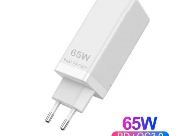 Компактно черно GaN зарядно устройство 1Tech C65PD с два порта – USB и Type-C